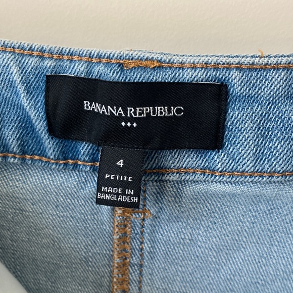 Banana Republic Light Blue Denim Skirt Size 4P tried on/never worn NWOT - Picture 2 of 9